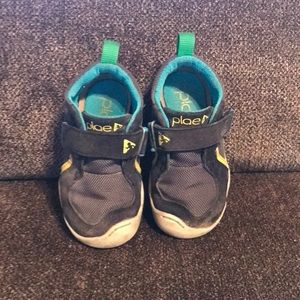 Plae shoes